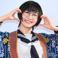 ショートヘアのSUZUKA(C)モデルプレス
