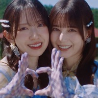 金村美玖、小坂菜緒/日向坂46「お願いバッハ!」MVより