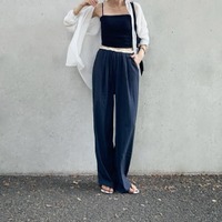 残暑厳しい日に迷わず選びたい！キャミ×とろみパンツで作る爽やかスタイル【40代の毎日コーデ】