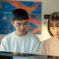 ド・ギョンス、ウォン・ジナ(C)2025 SOLAIRE PARTNERS LLC & HIVE MEDIA CORP ALL RIGHTS RESERVED