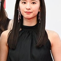 乃木坂46菅原咲月、ミニスカ×パーマで新たな魅力解放「いつもと違う表情が素敵」「キュンとした」の声