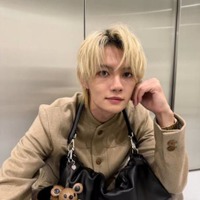 「反則級のメロさ」佐野勇斗、FENDI秋服を着こなす金髪SHOTに絶賛の声「新鮮でかっこいい」