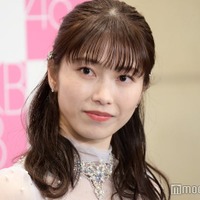 ロングヘアの横山由依(C)モデルプレス