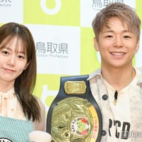 鳥取県「ベストペア(=梨)」任命式に出席した川口葵、武尊(C)モデルプレス