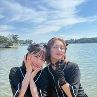 石田亜佑美、佐々木莉佳子との“伊達姉妹”SHOTにファンほっこり「爆イケめんこい」「最高」