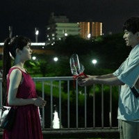 松村沙友理、白洲迅(C)NTT DOCOMO, INC