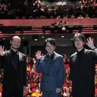 河内大和、二宮和也、川村元気監督（C）2025 映画「8番出口」製作委員会