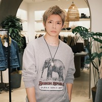 岸優太「バナナ・リパブリック」虎ノ門ヒルズのポップアップストアに来場した様子（提供写真）