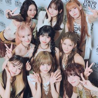 モデルプレスのインタビューに応じたME:I／（後列）KOKONA、MOMONA、AYANE（中列）SUZU、RINON、MIU（前列）KEIKO、SHIZUKU、TSUZUMI（C）モデルプレス