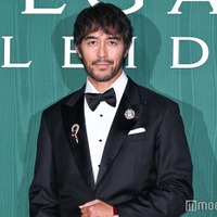 「ブルガリ カレイドス ⾊彩・⽂化・技巧」オープニングデイ フォトコールに出席した阿部寛（C）モデルプレス