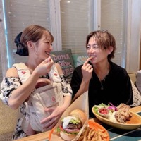 長女・希空が撮影！辻希美、杉浦太陽との幸せランチSHOTを公開「私達じゃ映えん?! 笑」