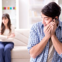 結婚7年目。子育て中の妻から「シンママ」に乗り換えた不倫夫。離婚後、住宅ローンは夫が返済して妻が住み続けられる？【行政書士が解説】