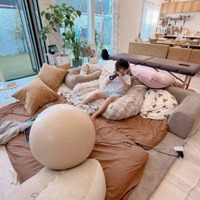 「寝れる時間は1時間ちょい」辻希美、広々リビングでの三男SHOT＆“首と肩がやばい”近況を明かす