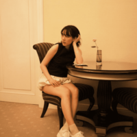 のん、二の腕＆美脚を大胆に見せた私服SHOTに反響「色気出過ぎ」「凛とした大人の女性」