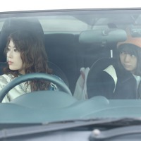 岩本蓮加、冨里奈央「ふたりエスケープ」第1話あらすじ（C）田口囁一・一迅社／「ふたりエスケープ」製作委員会