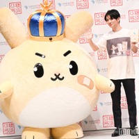 「横浜バニラ 新商品発表会2025 〜勇往邁進〜」に出席したバニ丸、高橋優斗(C)モデルプレス