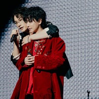 「好きすぎて窒息しそうなんだけど」を再現する町田啓太、佐藤健「TENBLANK from “Glass Heart” FAN MEETING feat. Takeru Satoh. Yu Miyazaki. Keita Machida. Jun Shison」(提供写真)
