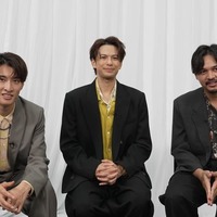 向井康二、森崎ウィン、チャンプ・ウィーラチット・トンジラー監督（C）2025「（LOVE SONG）」製作委員会