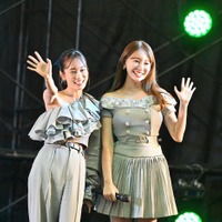 小嶋陽菜、前田敦子(C)AKB48