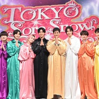 (左から)宮舘涼太、深澤辰哉、阿部亮平、佐久間大介、目黒蓮、沢村一樹、ラウール、向井康二、岩本照、渡辺翔太(C)TBS