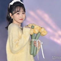乃木坂46一ノ瀬美空、投げキッス&笑顔に熱視線 ポニーテール×ブーケでオーラ際立つ【ガルアワ2025AW】