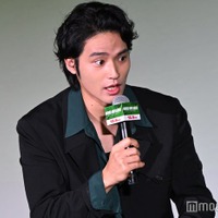 「話しかけづらかった」というJUNONの言葉に必死に反論する水上恒司(C)モデルプレス