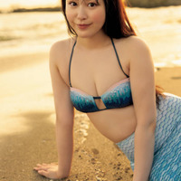 新沼希空、水辺で美しい“マーメイド”に変身！ベールを脱いだ純白のふんわりボディに注目