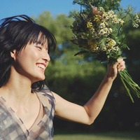 橋本愛/春編(C)幻冬舎