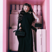 渡辺直美、モードなブラックのドレス姿を披露!個性を活かしたスタイリングで唯一無二の存在感が光る