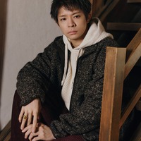 岸優太「BANANA REPUBLIC HOLIDAY 2025」(提供写真)