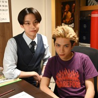 沢村玲、田中洸希(C)奥嶋ひろまさ(秋田書店)/「家庭教師の岸騎士です。」製作委員会