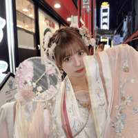 生田衣梨奈、華やかな中華風衣装SHOTに反響「すっごい綺麗!!」「宮殿に住んでそう」