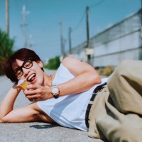 THE RAMPAGE神谷健太、逞しい二の腕にドキドキ!初の写真集は「光と影」をテーマに素の魅力が光る