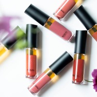 急に乾燥が進むこの時期に神すぎる、ROAlívのリップカラー美容液「ハニーラスター」。全6色のうち「これはモテるでしょ…」な1本とは?