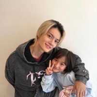 佐野勇斗『おむすび』親子役の宮崎莉里沙との再会SHOTに反響「爆沸きしました」「ずーっと仲良しなの素敵」