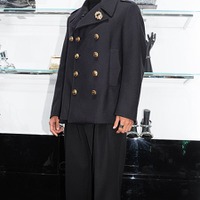 150万超えのアイテムを身をまとい登場した岩本照（C）モデルプレス