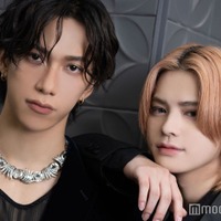 モデルプレスのインタビューに応じた池崎理人、松田迅（C）モデルプレス