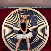 倖田來未、ミニドレスで美脚全開！『ベストヒット歌謡祭』オフSHOTに「圧倒的オーラ」「最高です」の声