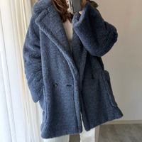 憧れMaxMaraのテディベアコート君臨。ふわもこアウターを主役にした大人かわいい着こなし【40代の毎日コーデ】