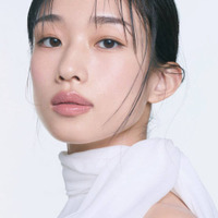 河合優実、透明感と存在感を引き立てるドレスSHOT披露!長濱ねるは可憐な“マシュマロの妖精”に