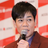 名倉潤、誕生日を迎えた渡辺満里奈との見つめ合いSHOTに反響「おしどり夫婦」「ケーキすごい!」