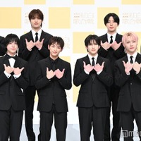 グループのシグナルポーズを決める&TEAM（C）モデルプレス