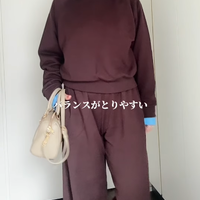 上下【ユニクロ】スウェットのきれい見えする着こなし。ポイントは色選びとチラ見せさせたシャツ【40代の毎日コーデ】