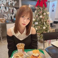 生田衣梨奈、ほっそり美肩チラ見せのカフェSHOTに反響「可愛すぎる」「髪の毛サラサラでキレイ」