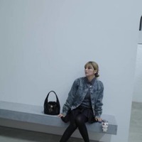 宇野実彩子、黒タイツで美脚際立つ私服コーデに反響「スタイル良すぎ」「世界一可愛いママ」