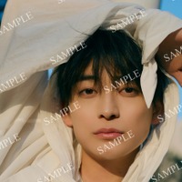 高橋文哉2026年卓上カレンダー　(C)KADOKAWA／写真：三瓶康友