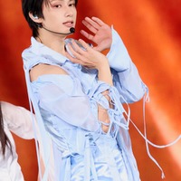 JUN（ジュン）（P）＆（C）PLEDIS Entertainment