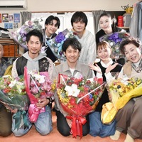 （後列左から）新原泰佑、北村匠海、向里祐香（前列）宇野祥平、ディーン・フジオカ、大泉洋、宮崎あおい、高畑淳子（C）テレビ朝日