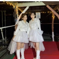 板野友美、前田敦子とパシャリ!AKB48武道館ライブの裏側SHOTに反響「あつとも最強」「超かわいい」