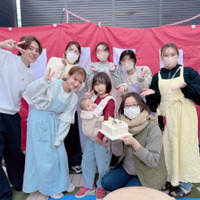 辻希美、杉浦太陽らとマネージャーの誕生日をお祝い!集合SHOT公開「喜んでくれた」